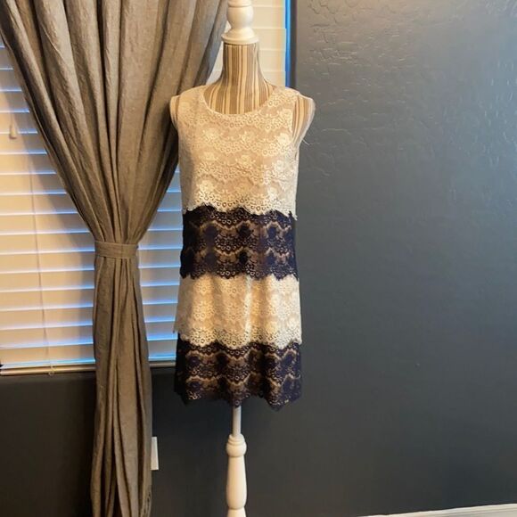4/$20 Jessica Simpson lace dress - Picture 1 of 9